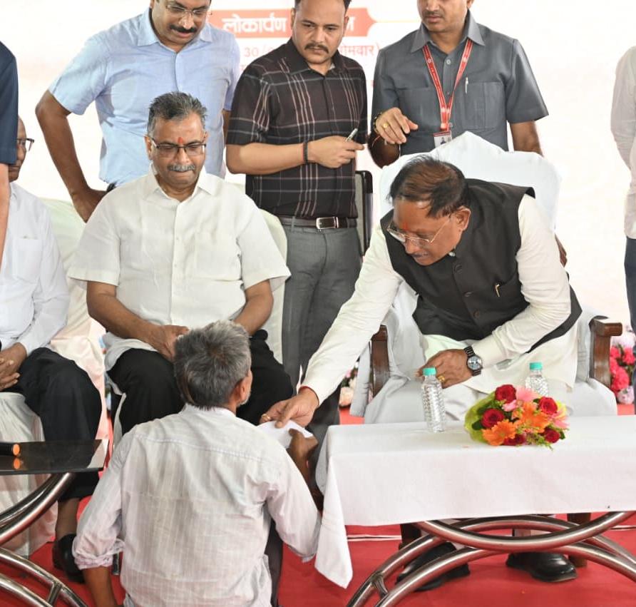 संवेदनशील नेतृत्व की मिसाल: मुख्यमंत्री श्री साय ने दिव्यांग चंदूलाल की सुनी पुकार, मिनटों में मिला समाधान