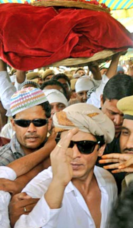 अजमेर दरगाह में बेकाबू हुई भीड़, एक्स बॉडीगार्ड ने Shah Rukh Khan से जुड़ी घटना का किया खुलासा