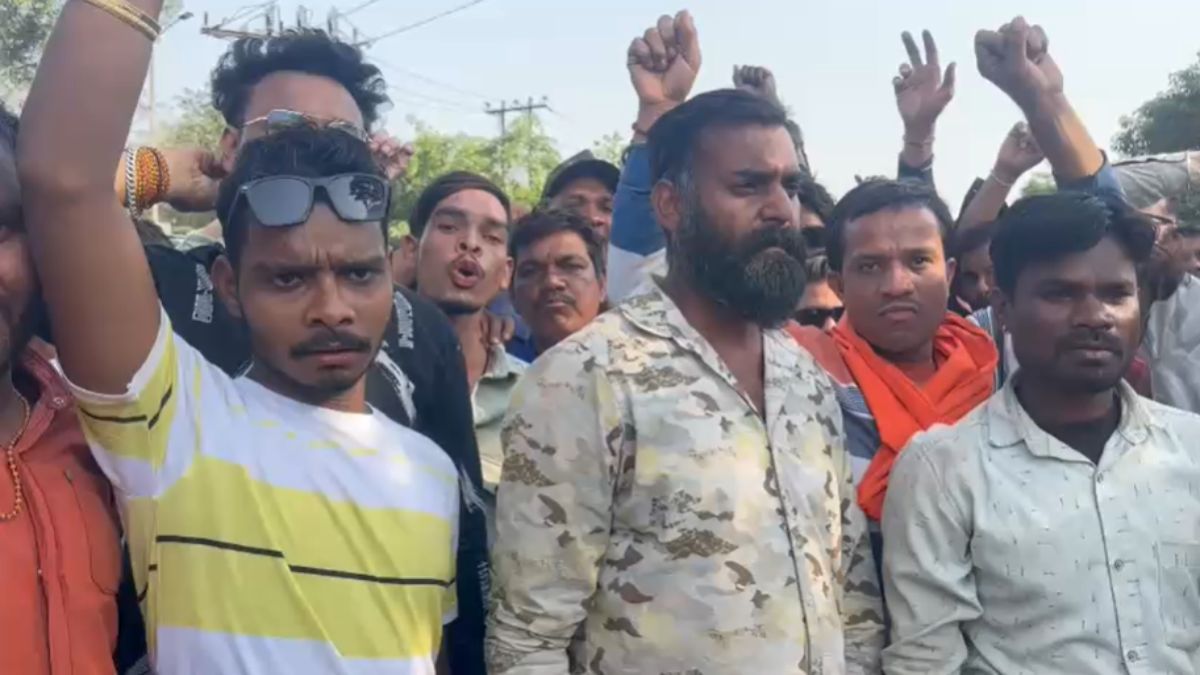 मिवान स्टील प्लांट में मजदूरों की हड़ताल, सैकड़ों कर्मचारियों ने काम बंद कर किया प्रदर्शन