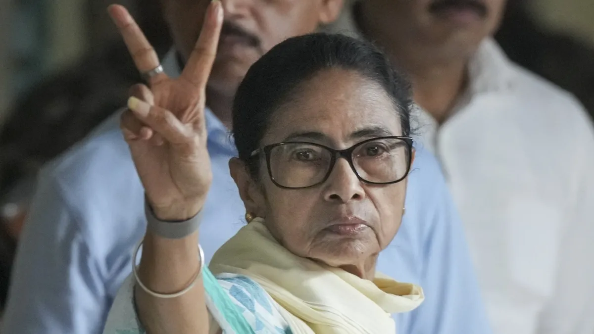 CM पद गया, लेकिन पूर्व मुख्यमंत्री नहीं लिखीं ममता