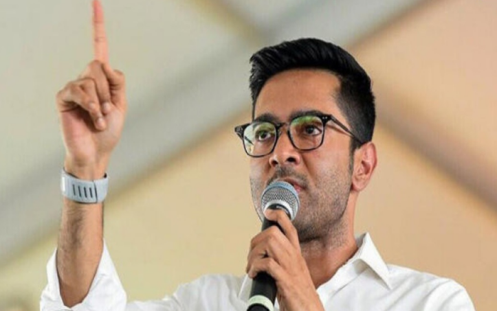 शपथ के बाद अभिषेक बनर्जी का हमला, चुनाव आयोग पर उठाए सवाल