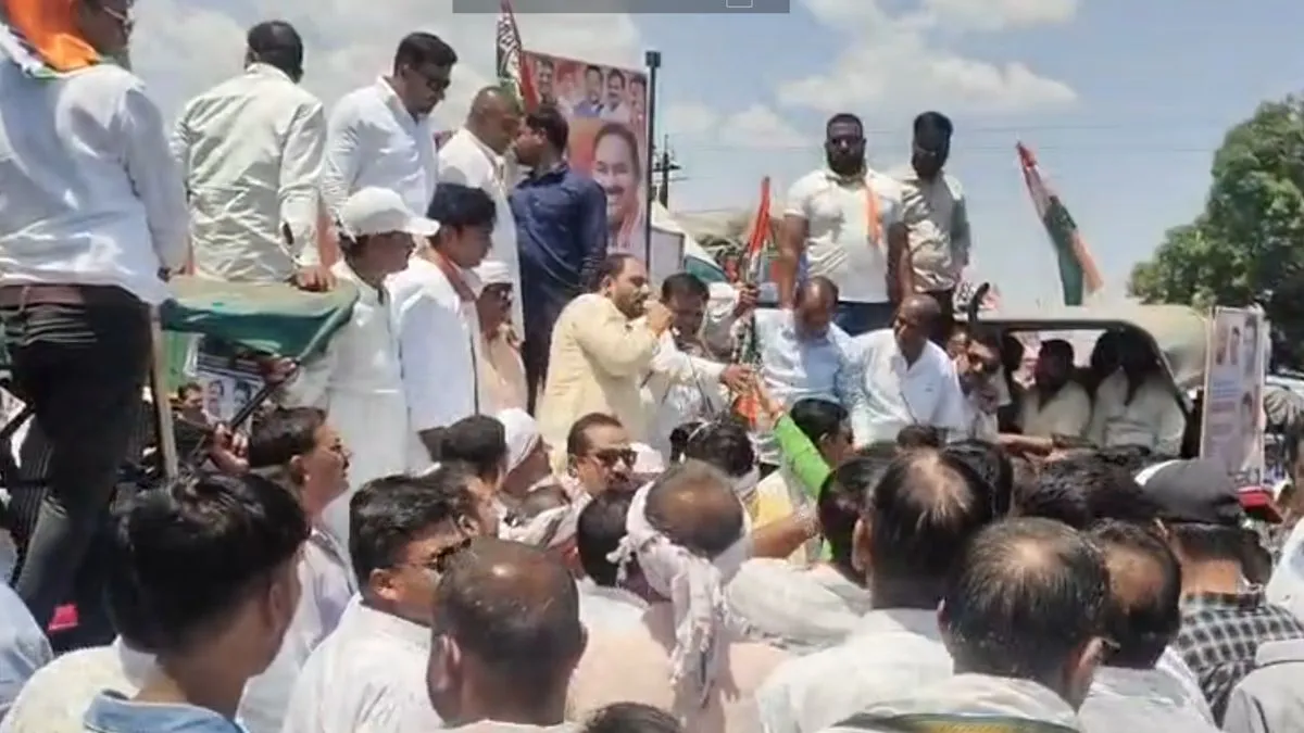 किसानों के मुद्दों पर कांग्रेस का चक्का जाम, NH-3 पर कई किलोमीटर लंबा ट्रैफिक जाम