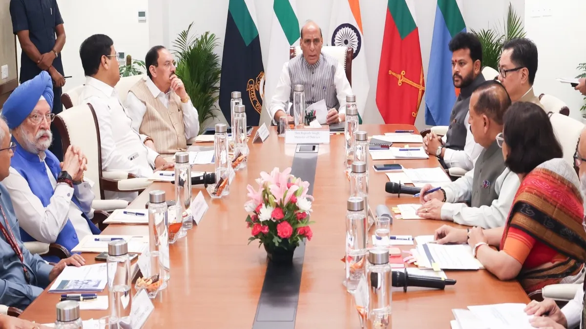 पश्चिम एशिया संकट पर केंद्र सरकार अलर्ट, राजनाथ सिंह ने जनता से शांति बनाए रखने की अपील की