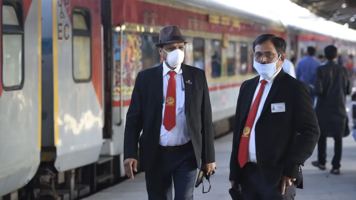 रेलवे का बड़ा फैसला, अब बॉडी कैमरा पहनकर टिकट चेक करेंगे TTE