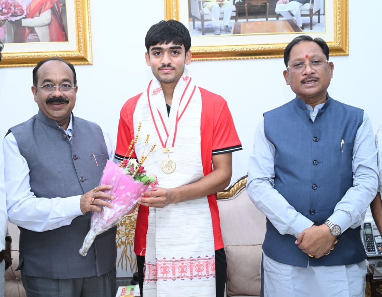 अंडर-18 एशिया कप विजेता अवि मानिकपुरी ने CM विष्णुदेव साय से की मुलाकात, कहा- युवा खिलाड़ियों पर प्रदेश को गर्व