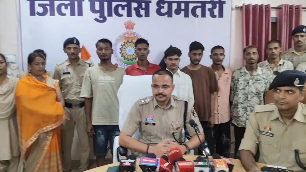 पुलिस के हत्थे चढ़ा ‘टैटू गैंग’, महिला समेत 8 आरोपी गिरफ्तार, 24 लाख का माल जब्त