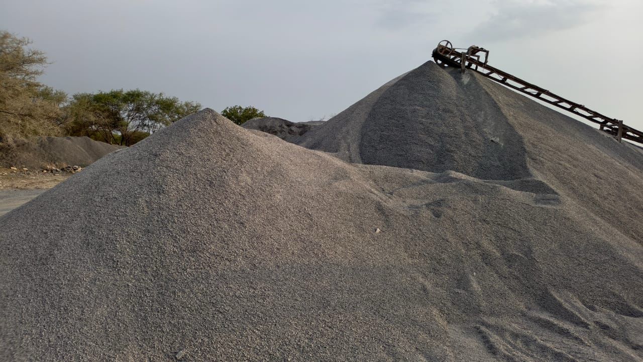 CM साय के निर्देश पर ताबड़तोड़ कार्रवाई: अवैध खनन के खिलाफ चला बुलडोजर