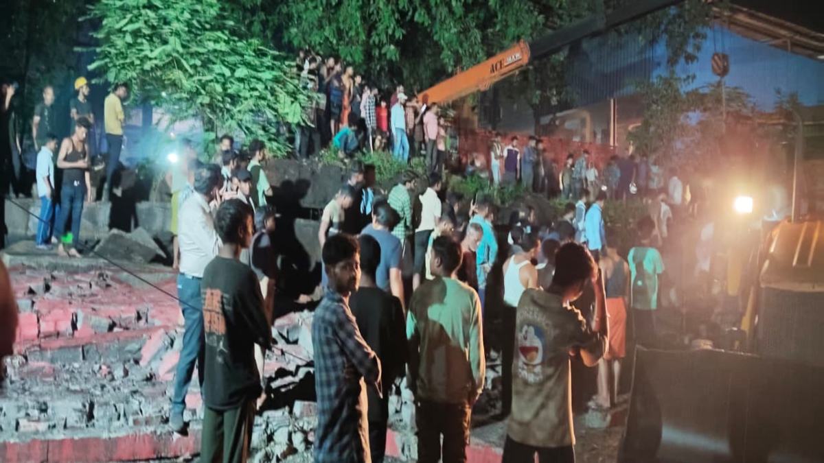 रायगढ़ में दर्दनाक हादसा: आंधी-तूफान में फैक्ट्री की दीवार ढही, झोपड़ी पर गिरा मलबा; महिला मजदूर की मौत, दो घायल