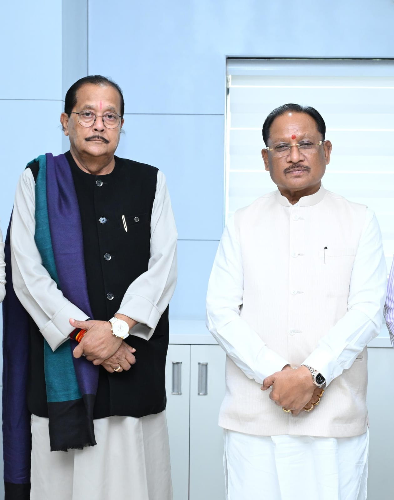 मुख्यमंत्री विष्णु देव साय से झारखंड के वित्त मंत्री राधाकृष्ण किशोर ने की सौजन्य भेंट, सीमावर्ती विकास पर हुई चर्चा