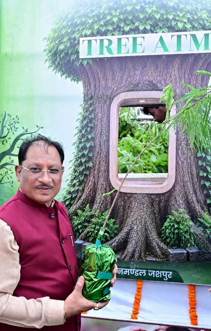 जशपुर में शुरू हुआ ‘ट्री एटीएम’: मुख्यमंत्री विष्णुदेव साय ने दिखाई हरी झंडी, निःशुल्क पौधों के वितरण से पर्यावरण संरक्षण को मिलेगा बढ़ावा